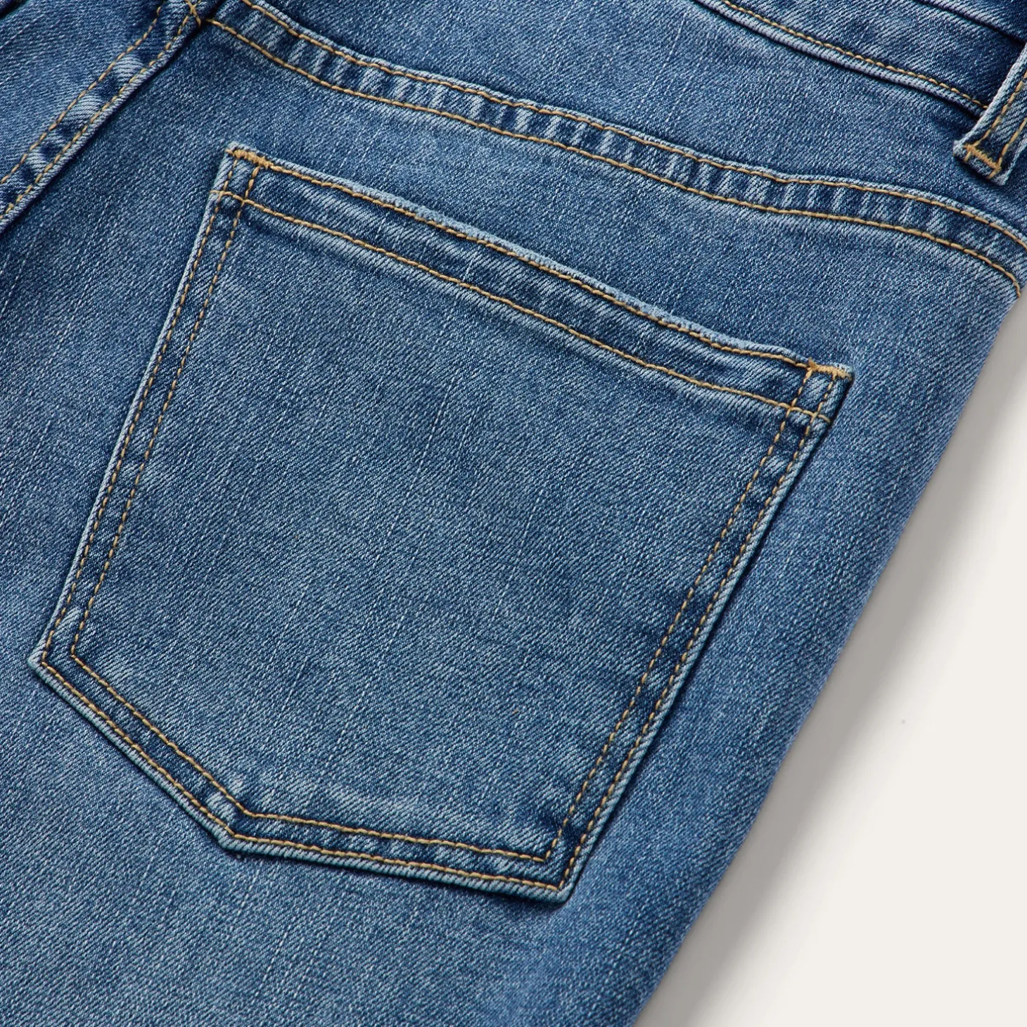 915 High Rise Straight Fit Jeans